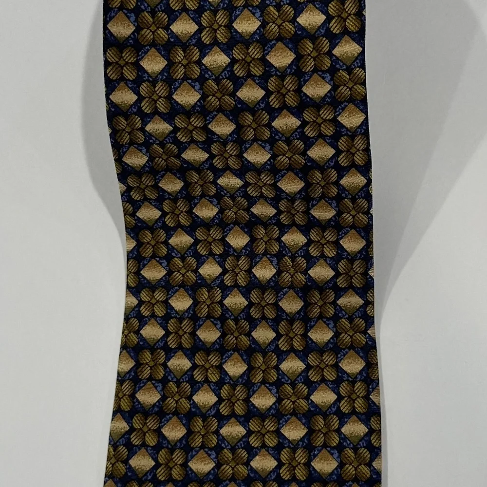 Men's ERMENEGILDO ZEGNA classic neck tie.